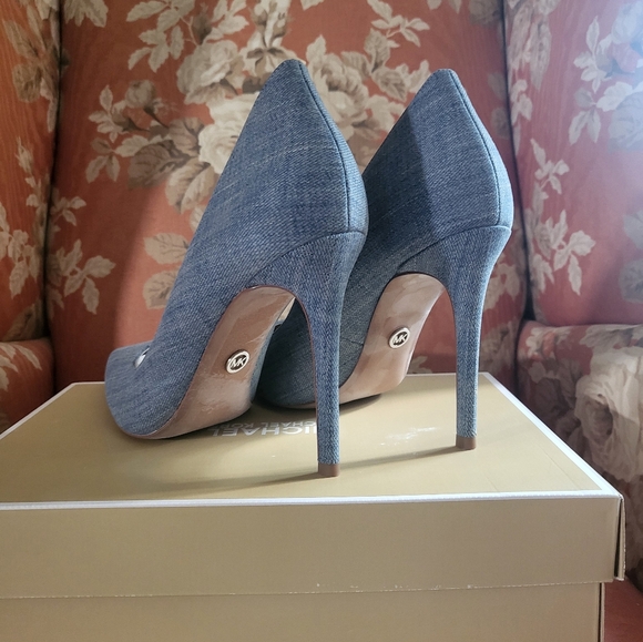 Michael Kors Denim Blue Heels Pumps NWT 10 - Picture 3 of 8
